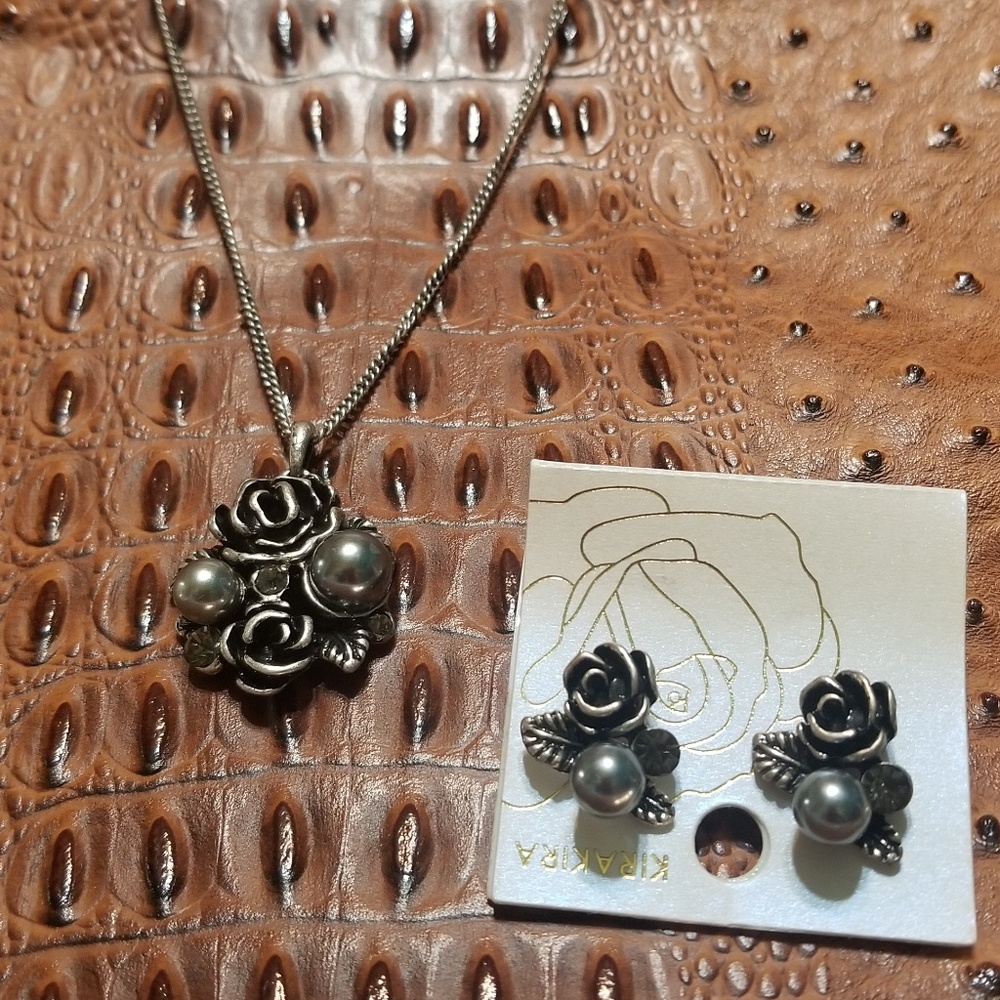 Antique silver roses, pearl necklace set